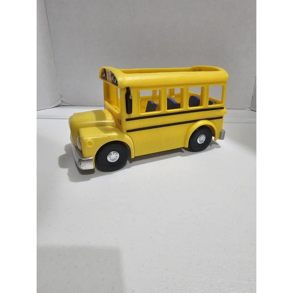CoComelon‎ Official Musical Yellow School Bus Plays Wheels on The Bus #3611